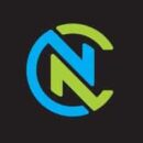 Logo stylisé moderne affichant les lettres C bleue et N verte entrelacées sur un fond sombre.